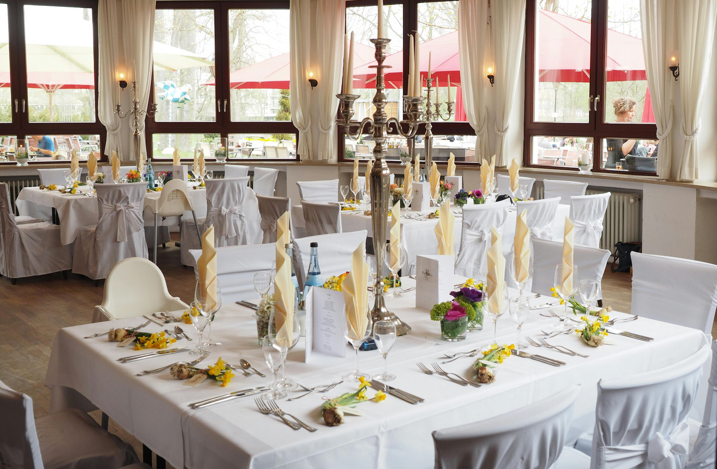 HOLIDAY & POST EVENT CLEANING